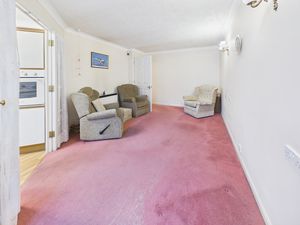 LIVING ROOM- click for photo gallery